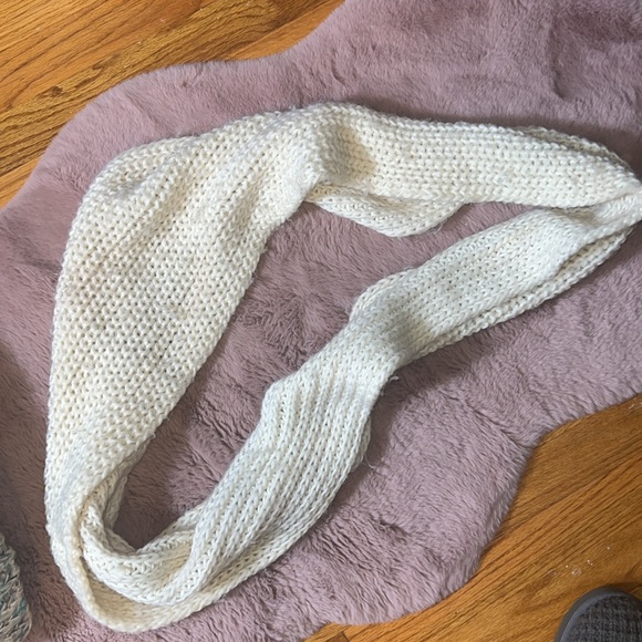 SCARF - Picture 2 of 2